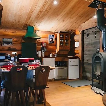 Holiday home Les 13 Arbres - Avec Jacuzzi
